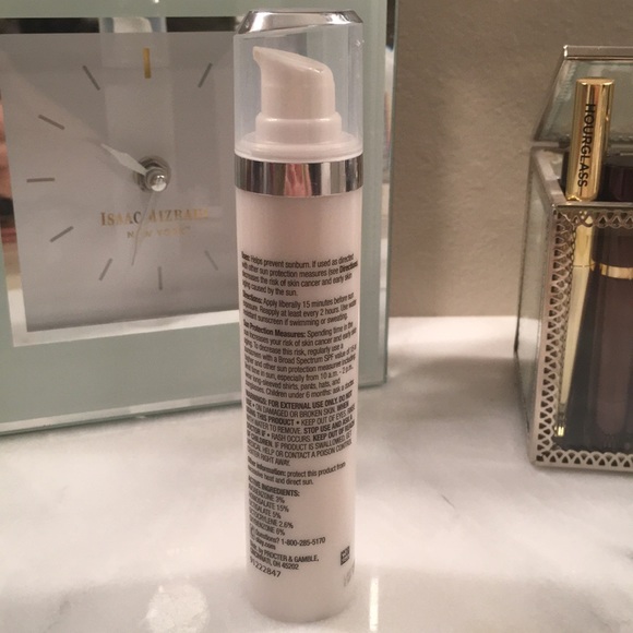 Brightening & Protecting Lotion - Picture 2 of 2